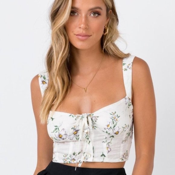 ✨Princess Polly Beautiful Blossoms Floral Top - Picture 1 of 12